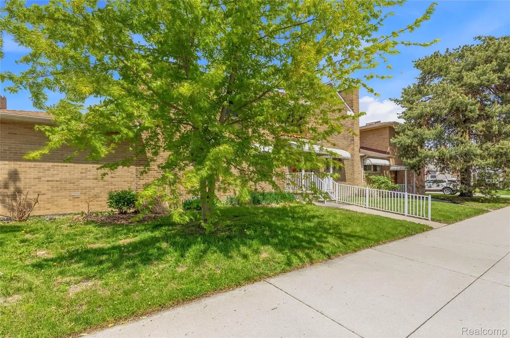 19621 Wood Street Melvindale City MI 48122