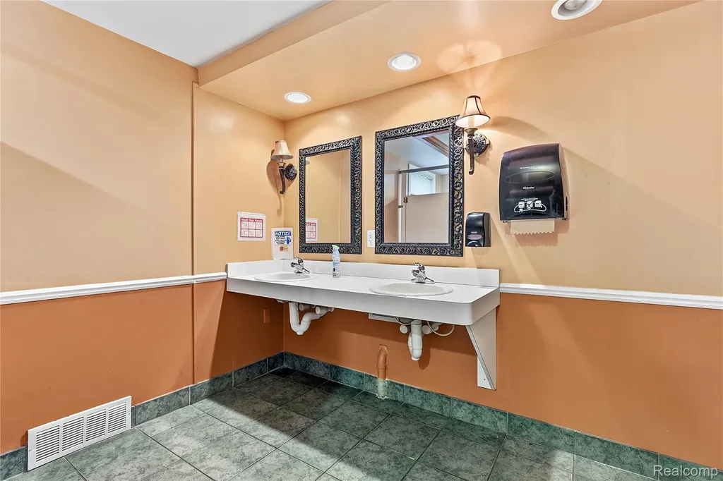 19621 Wood Street Melvindale City MI 48122