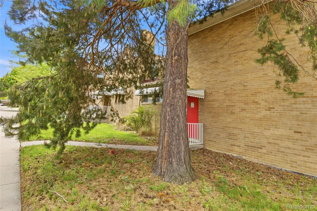19621 Wood Street Melvindale City MI 48122