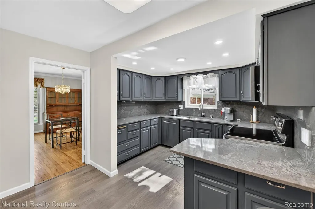 35037 Ellen Court Livonia City MI 48154