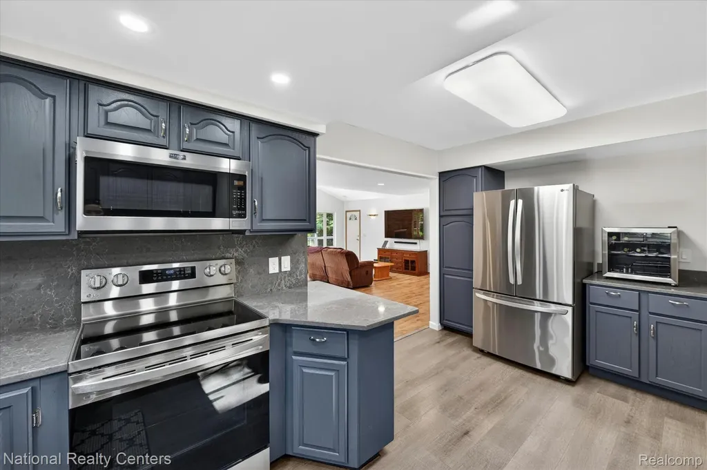 35037 Ellen Court Livonia City MI 48154