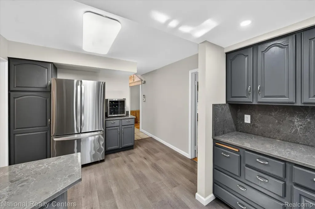 35037 Ellen Court Livonia City MI 48154
