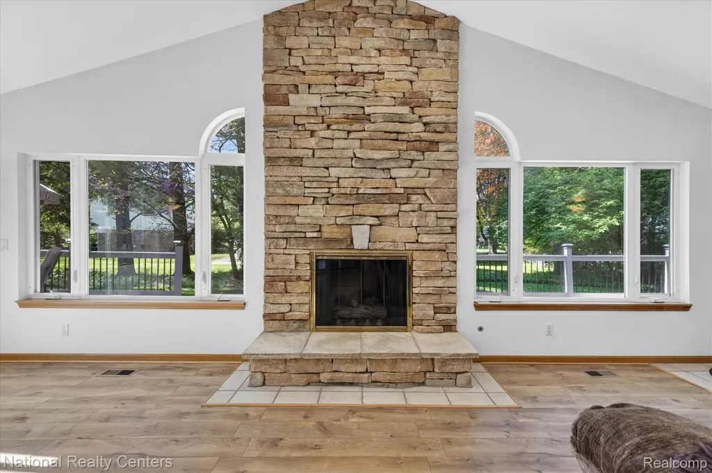 35037 Ellen Court Livonia City MI 48154