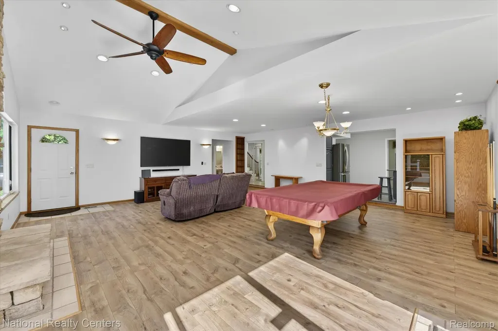 35037 Ellen Court Livonia City MI 48154