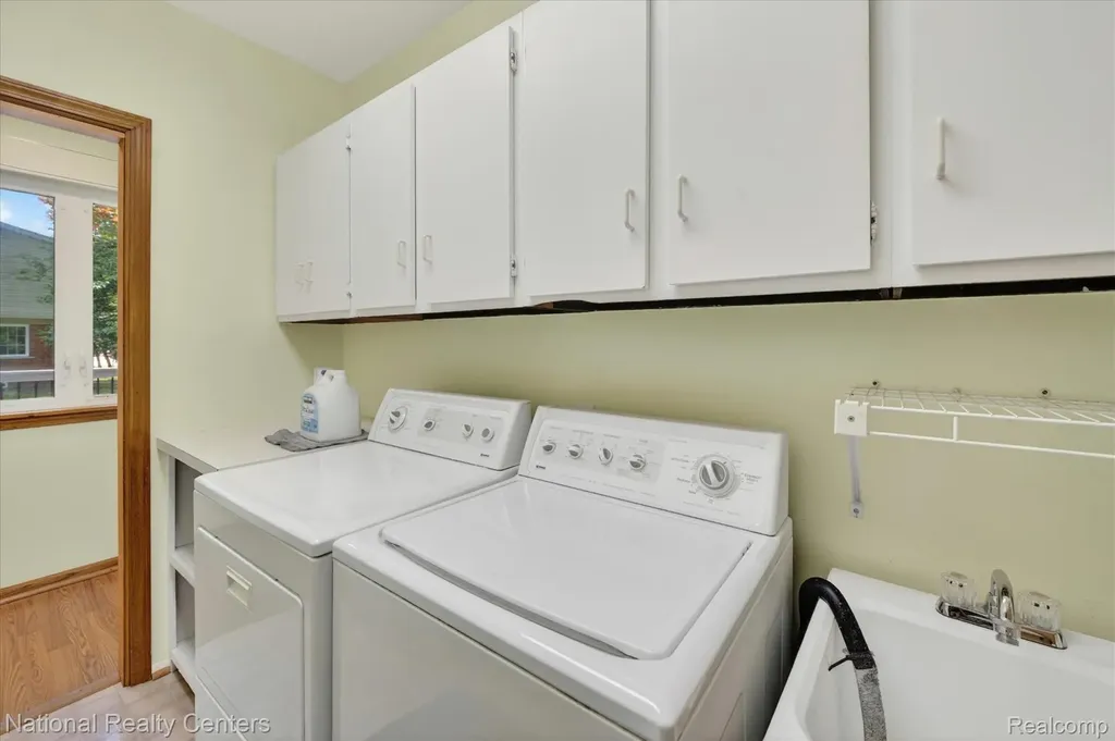 35037 Ellen Court Livonia City MI 48154