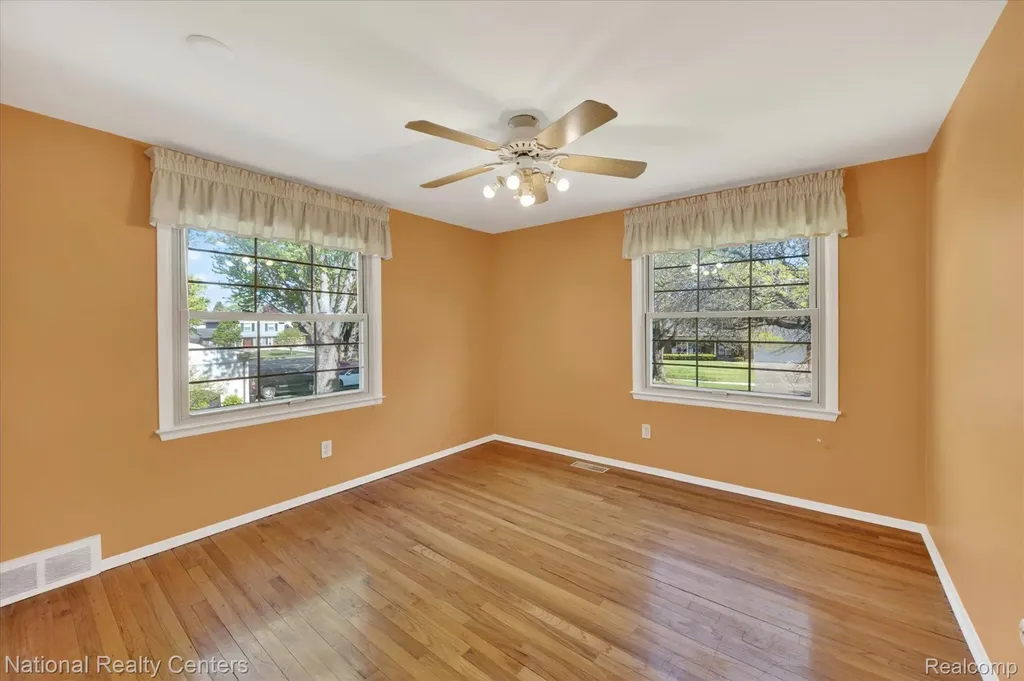 35037 Ellen Court Livonia City MI 48154
