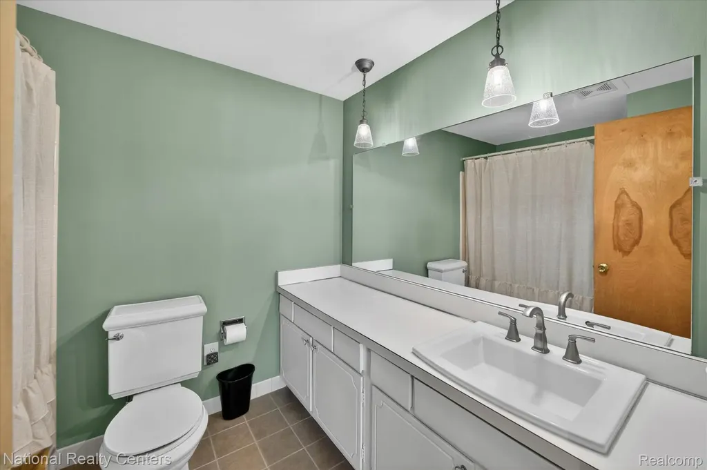 35037 Ellen Court Livonia City MI 48154