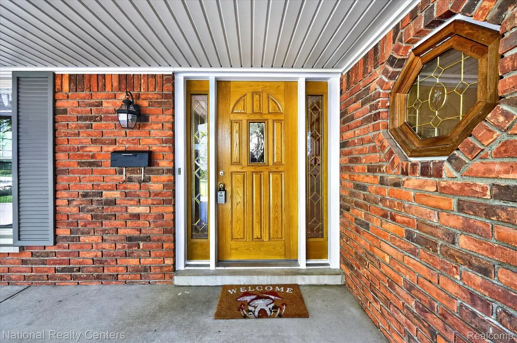 35037 Ellen Court Livonia City MI 48154