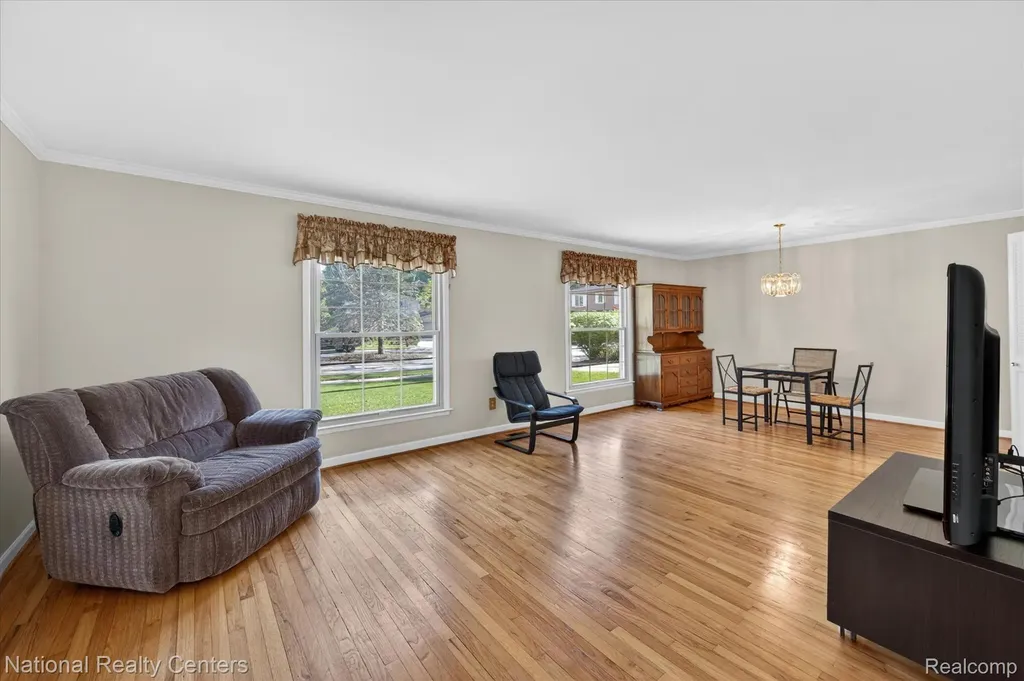 35037 Ellen Court Livonia City MI 48154