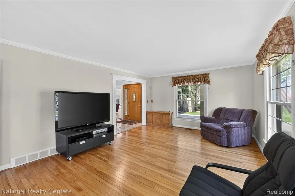 35037 Ellen Court Livonia City MI 48154