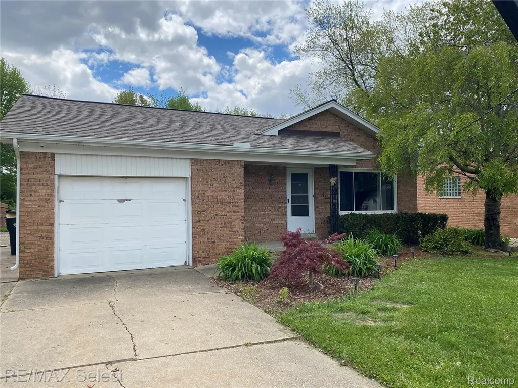 607 W Girard Avenue Madison Heights City MI 48071