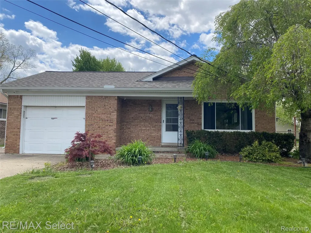 607 W Girard Avenue Madison Heights City MI 48071
