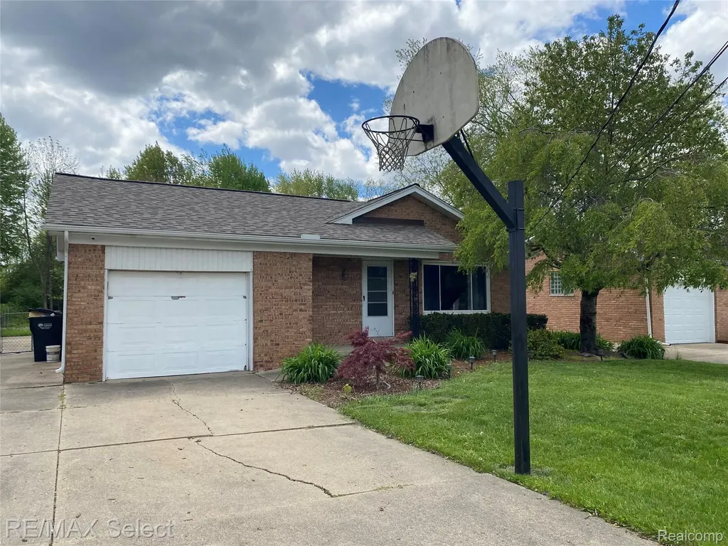 607 W Girard Avenue Madison Heights City MI 48071