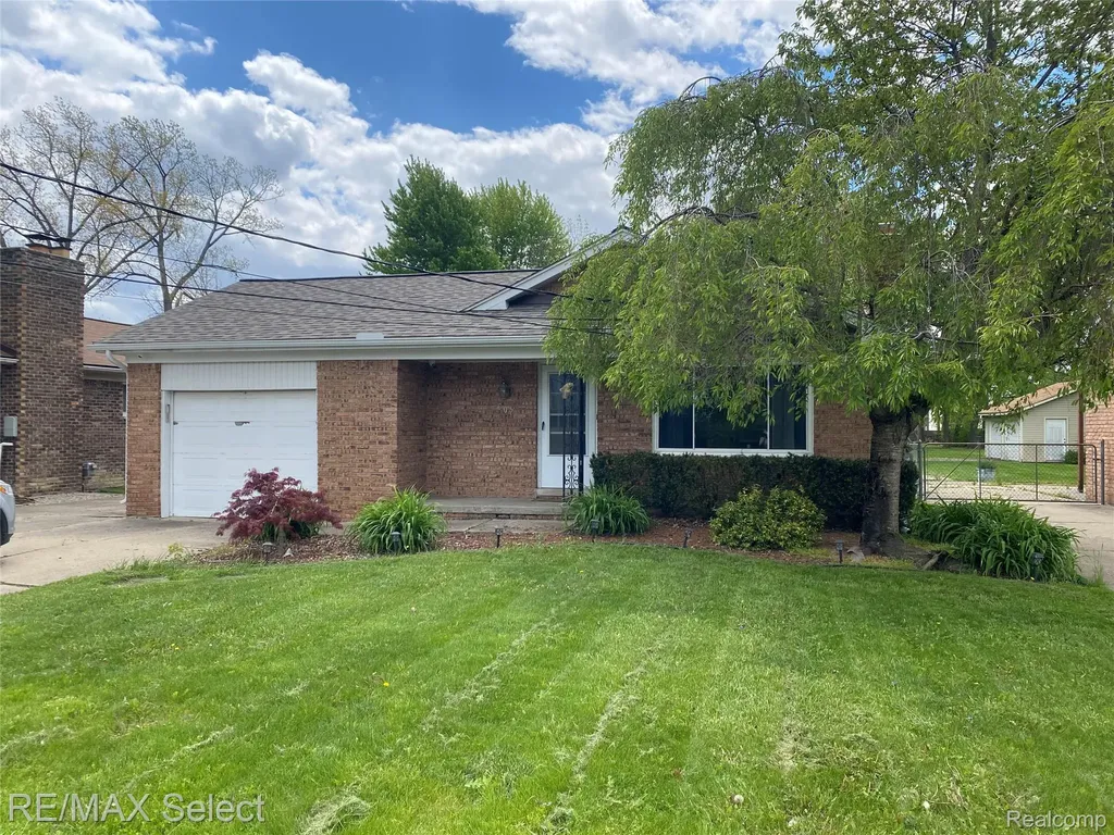 607 W Girard Avenue Madison Heights City MI 48071