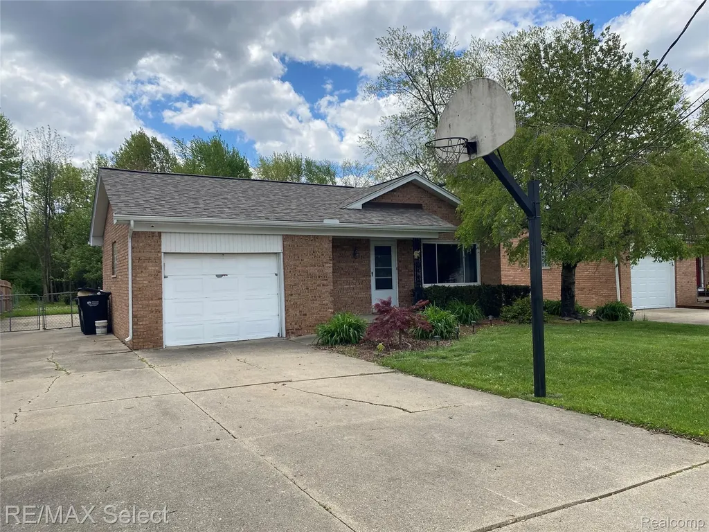 607 W Girard Avenue Madison Heights City MI 48071