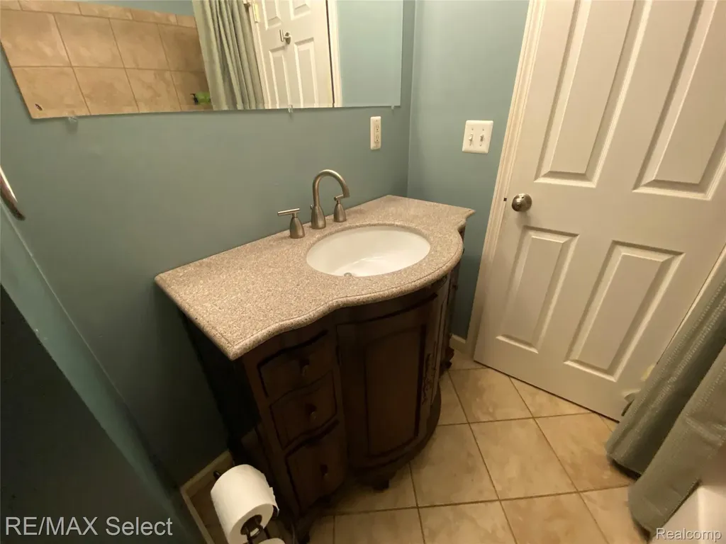 607 W Girard Avenue Madison Heights City MI 48071