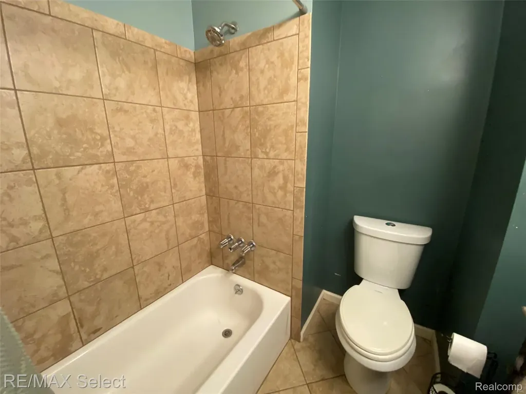 607 W Girard Avenue Madison Heights City MI 48071