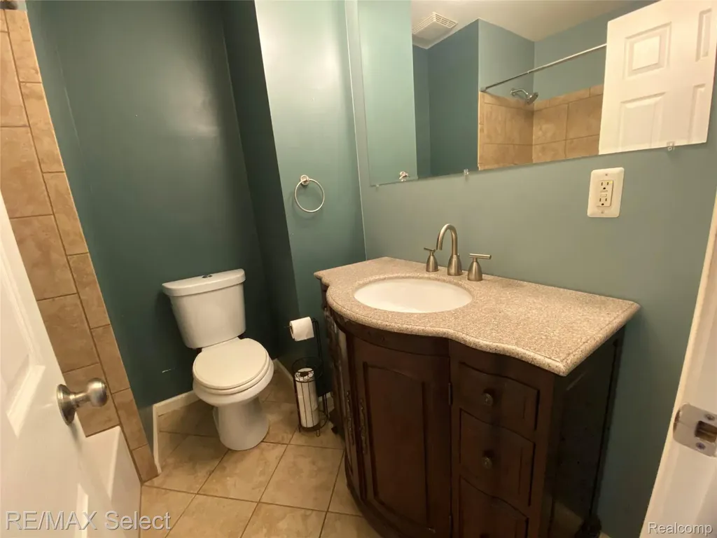 607 W Girard Avenue Madison Heights City MI 48071