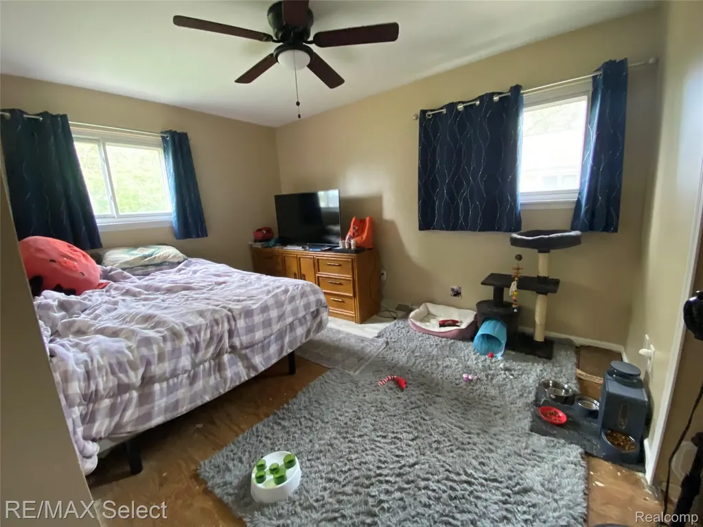 607 W Girard Avenue Madison Heights City MI 48071
