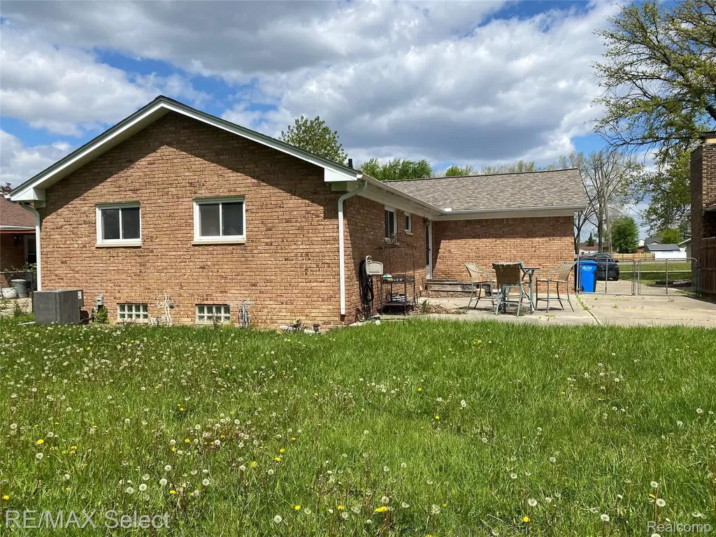 607 W Girard Avenue Madison Heights City MI 48071