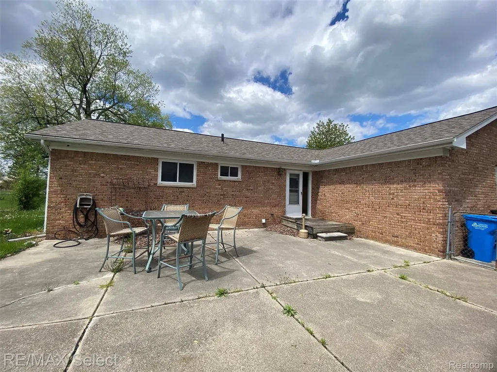 607 W Girard Avenue Madison Heights City MI 48071