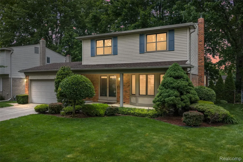34062 Inverarry Court Sterling Heights City MI 48312