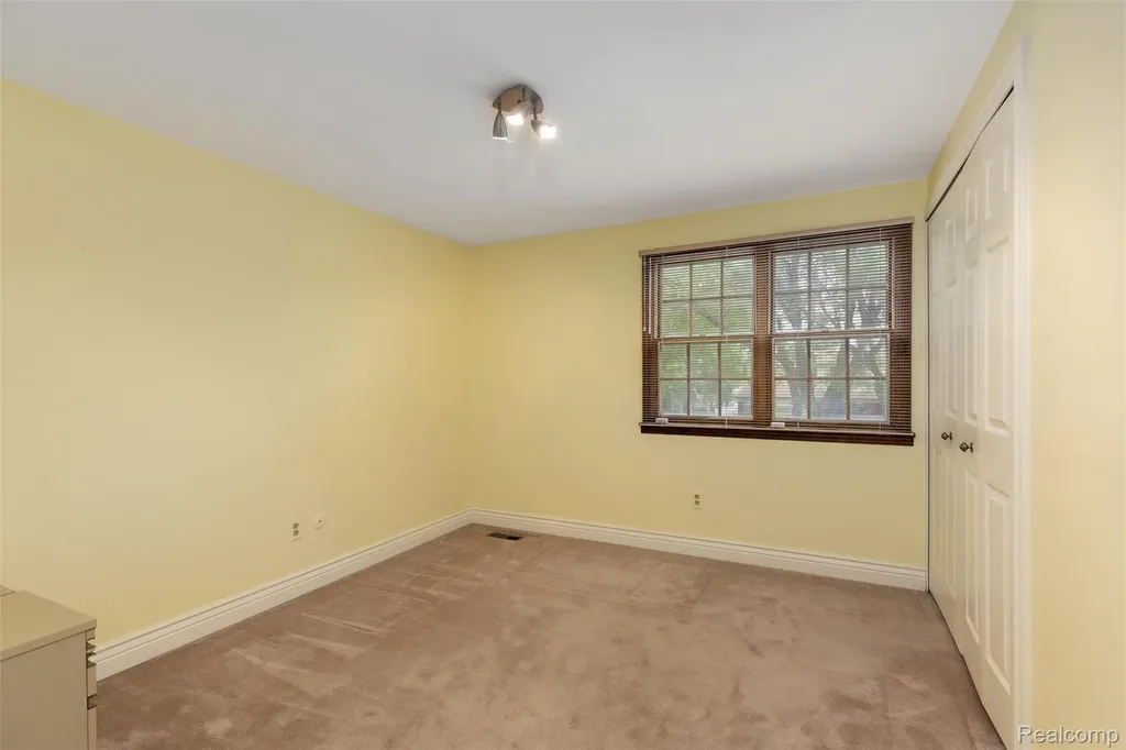 34062 Inverarry Court Sterling Heights City MI 48312