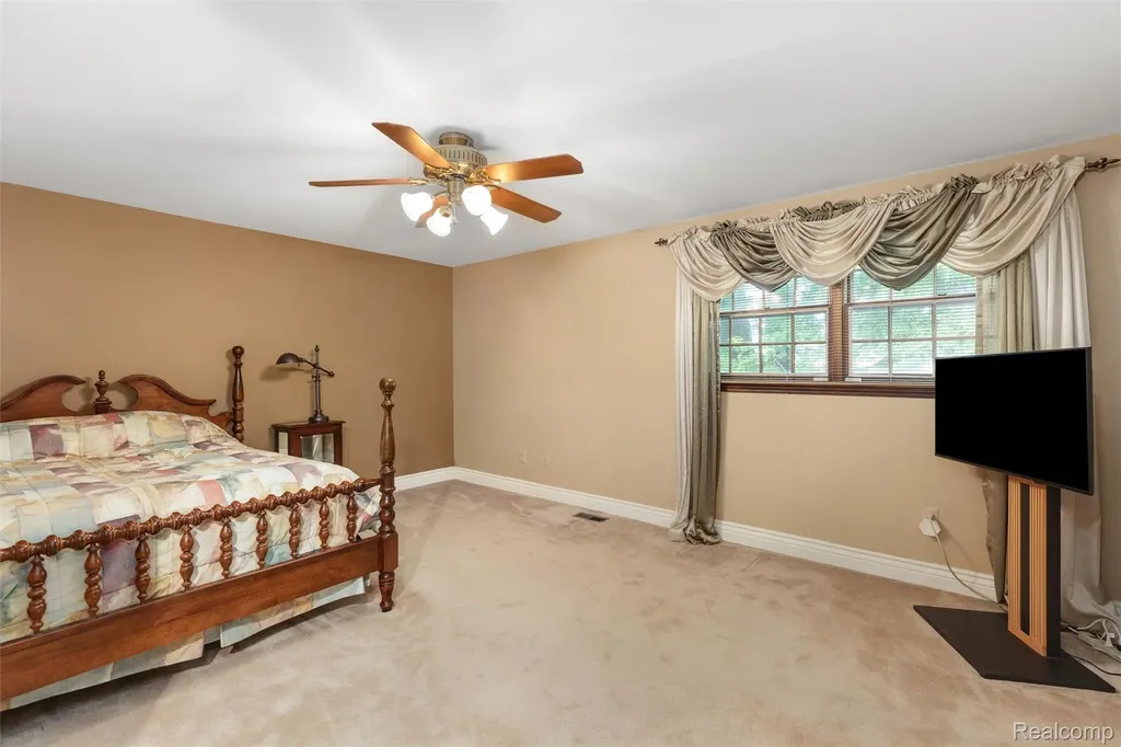 34062 Inverarry Court Sterling Heights City MI 48312