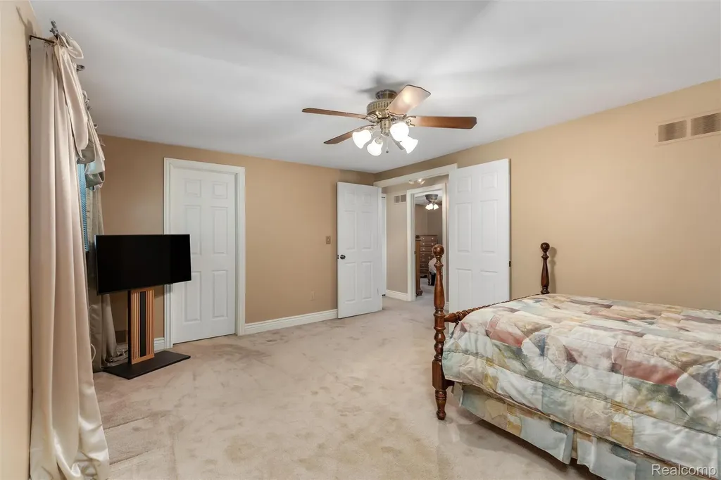 34062 Inverarry Court Sterling Heights City MI 48312