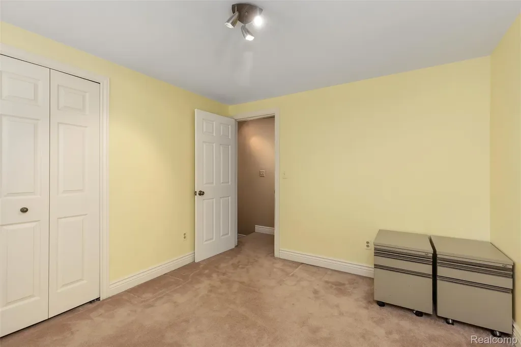 34062 Inverarry Court Sterling Heights City MI 48312