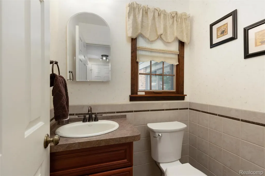 34062 Inverarry Court Sterling Heights City MI 48312