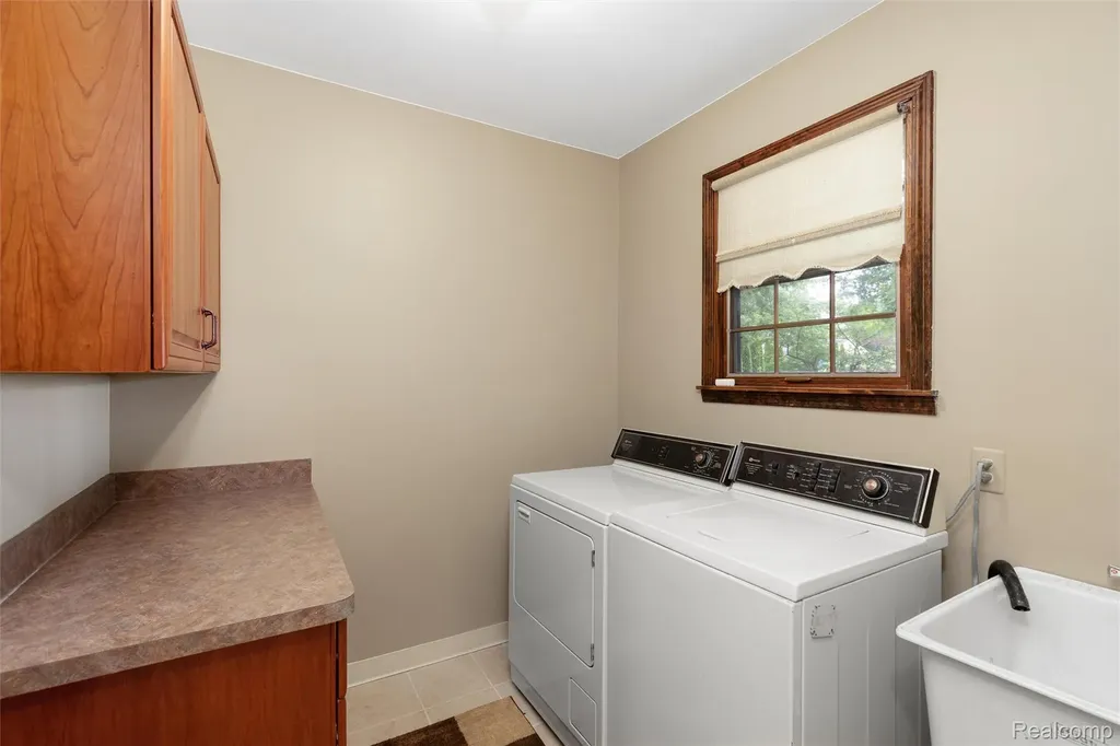34062 Inverarry Court Sterling Heights City MI 48312