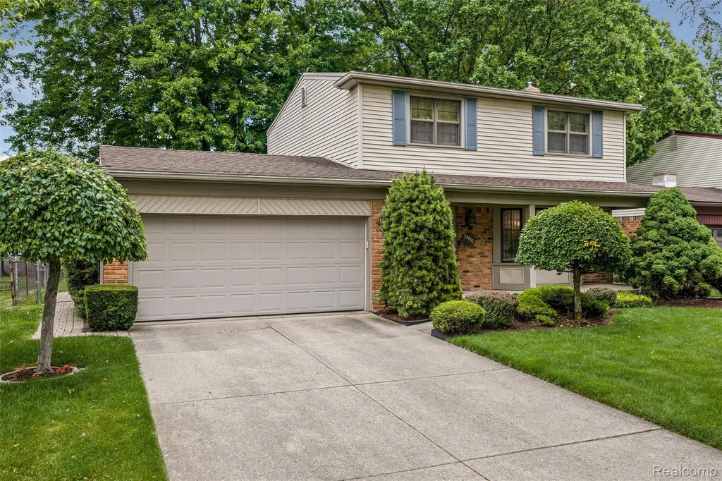 34062 Inverarry Court Sterling Heights City MI 48312