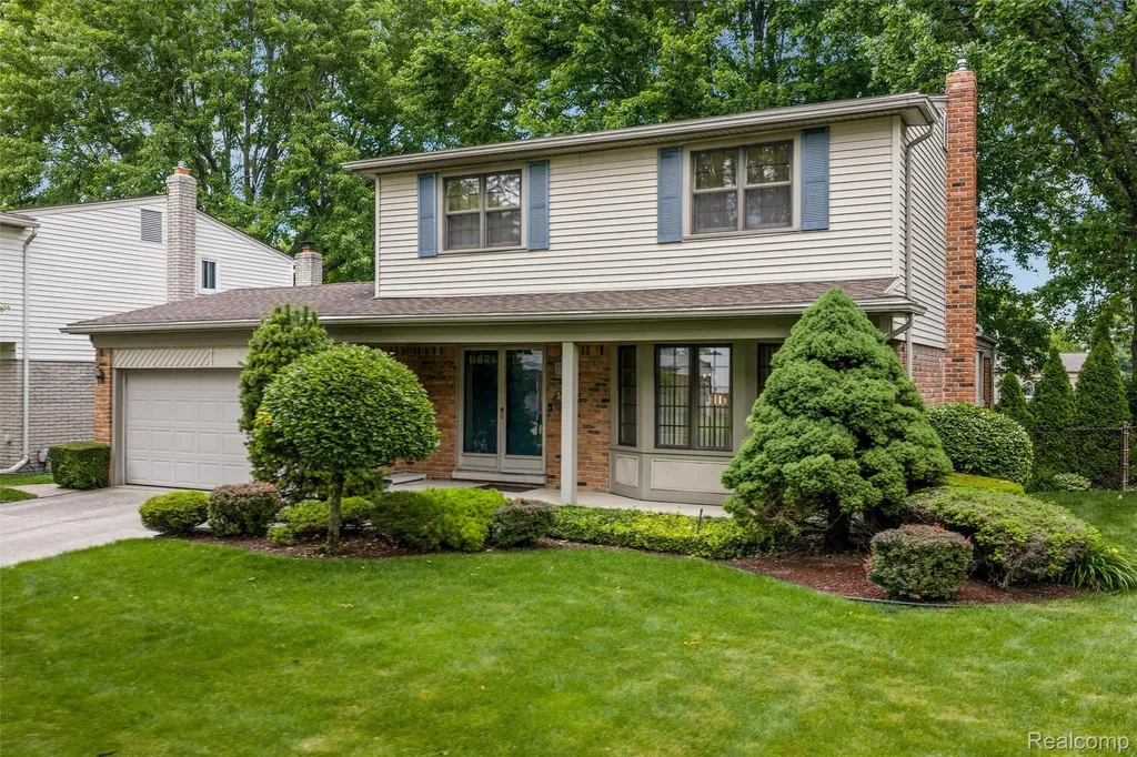 34062 Inverarry Court Sterling Heights City MI 48312