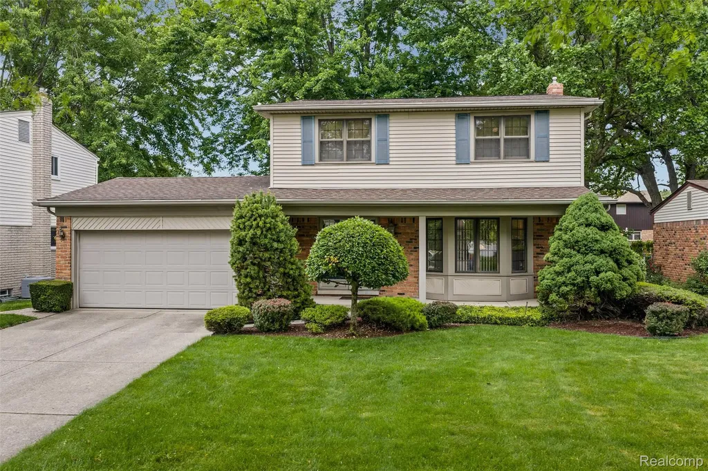 34062 Inverarry Court Sterling Heights City MI 48312