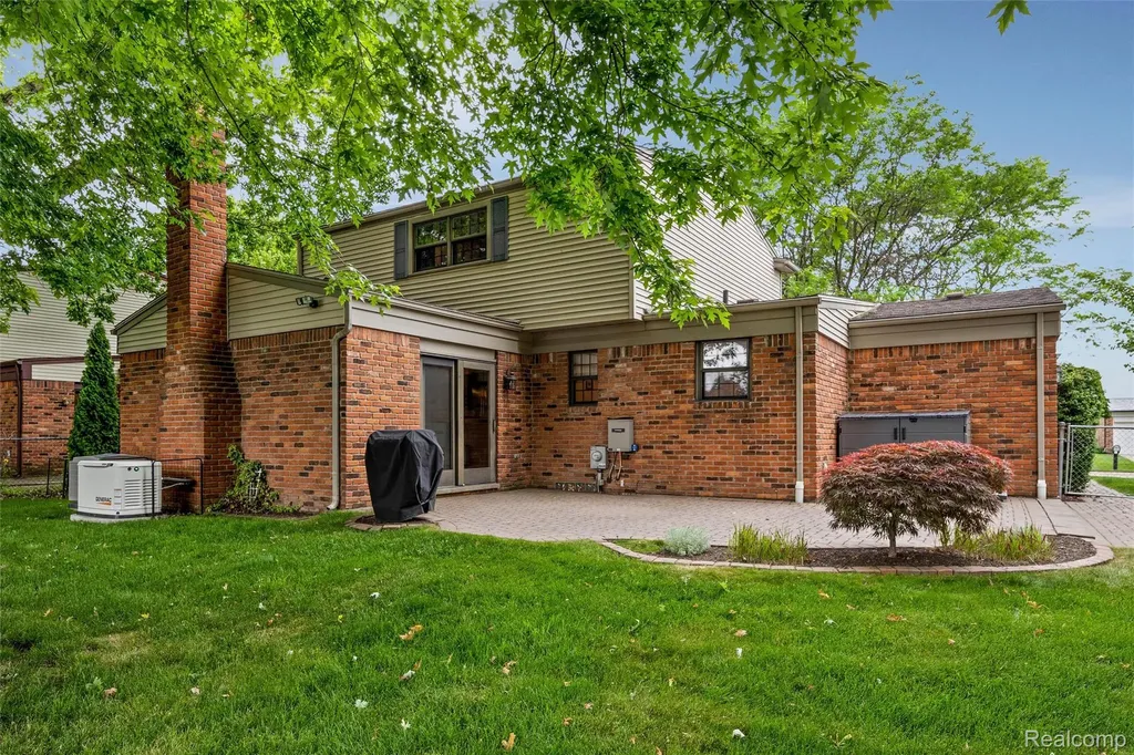 34062 Inverarry Court Sterling Heights City MI 48312