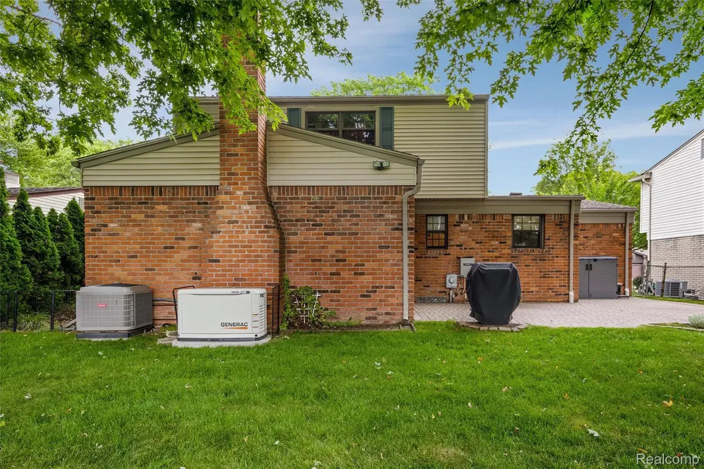 34062 Inverarry Court Sterling Heights City MI 48312