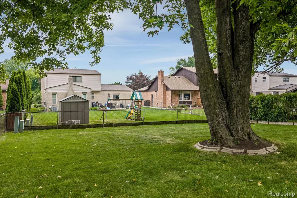34062 Inverarry Court Sterling Heights City MI 48312