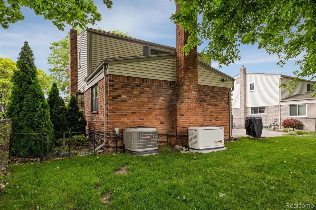 34062 Inverarry Court Sterling Heights City MI 48312