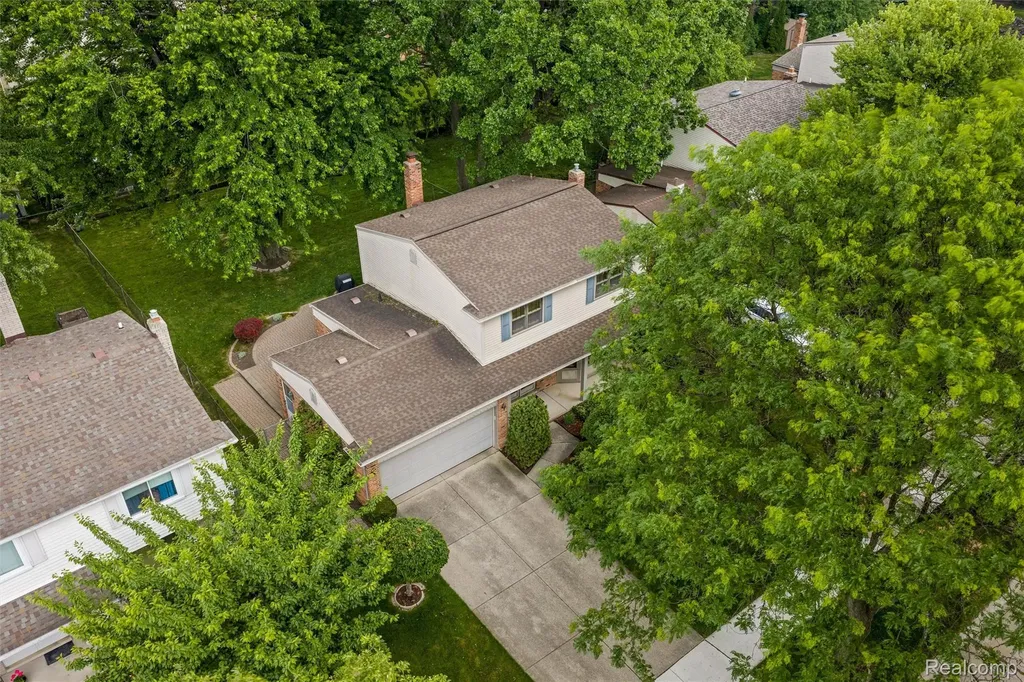 34062 Inverarry Court Sterling Heights City MI 48312