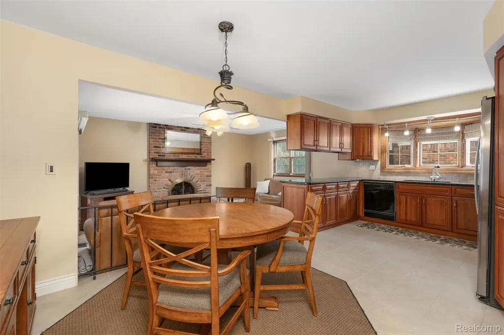 34062 Inverarry Court Sterling Heights City MI 48312