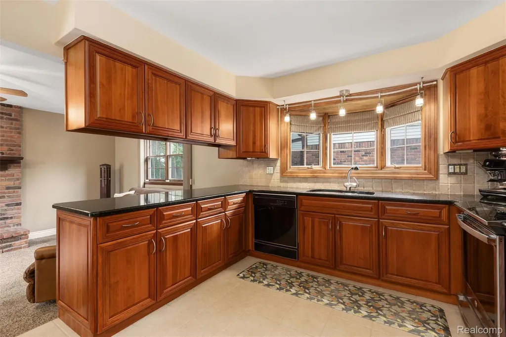 34062 Inverarry Court Sterling Heights City MI 48312