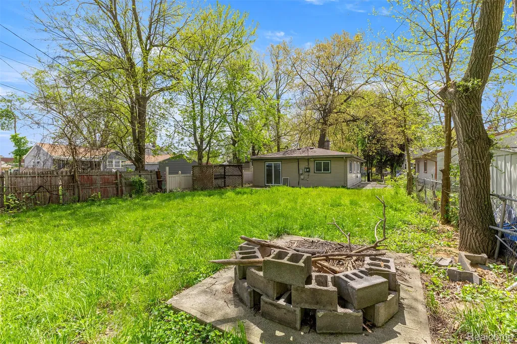 25432 Mcdonald Street Dearborn Heights City MI 48125