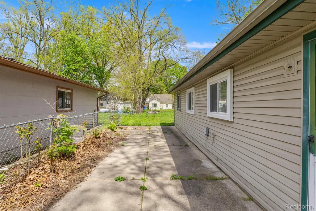 25432 Mcdonald Street Dearborn Heights City MI 48125