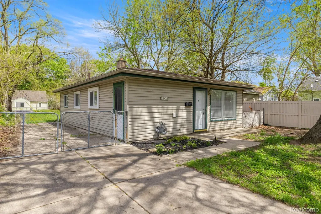 25432 Mcdonald Street Dearborn Heights City MI 48125