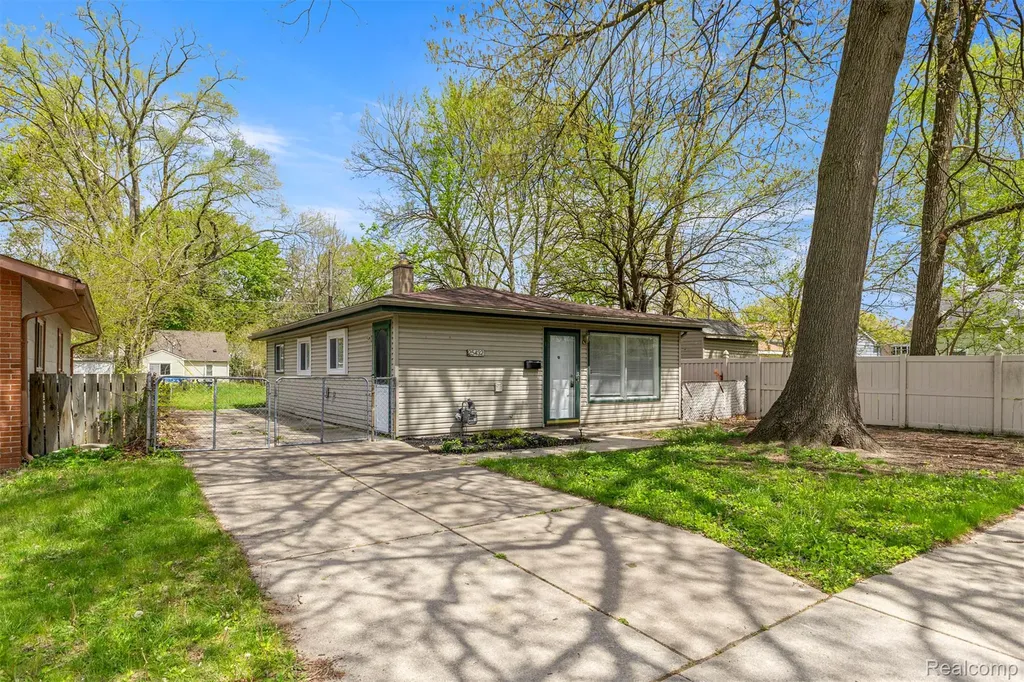 25432 Mcdonald Street Dearborn Heights City MI 48125