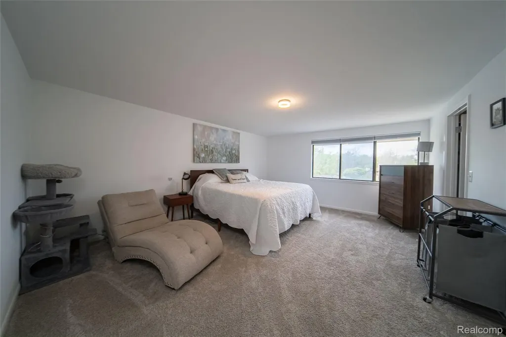 5590 Hillcrest Circle W West Bloomfield Charter Township MI 48322