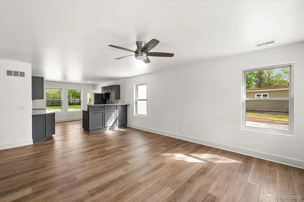 6165 Woodsdale Drive Grand Blanc Charter Township MI 48439