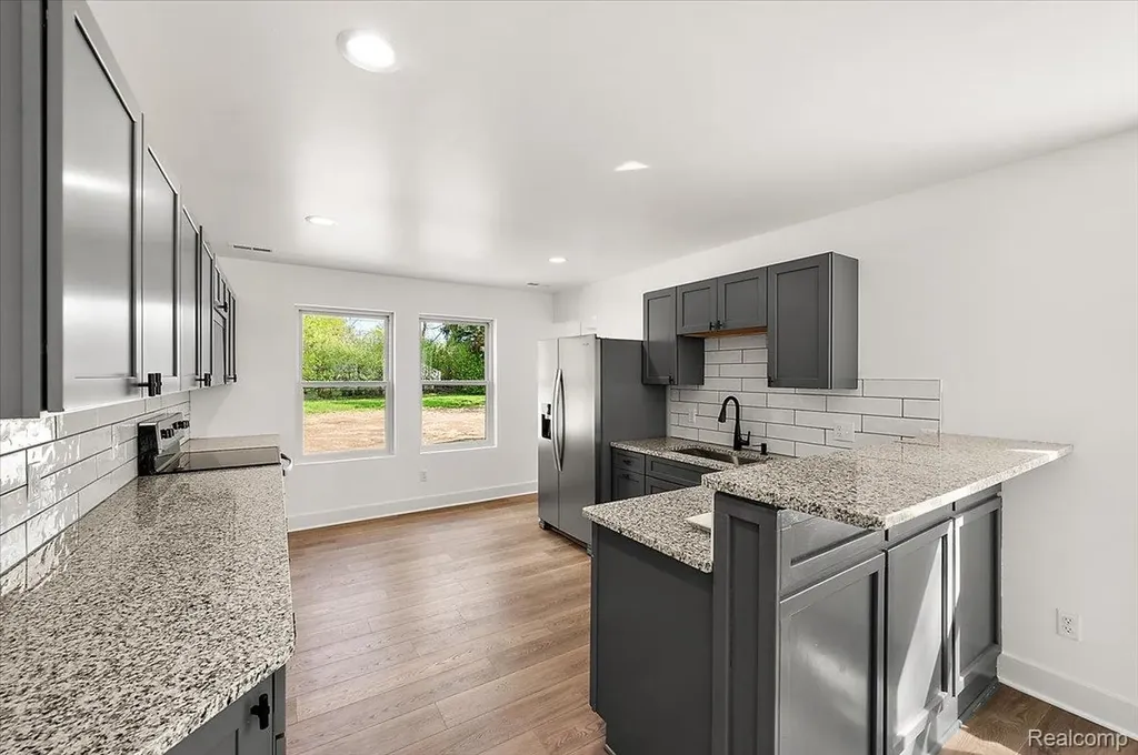 6165 Woodsdale Drive Grand Blanc Charter Township MI 48439