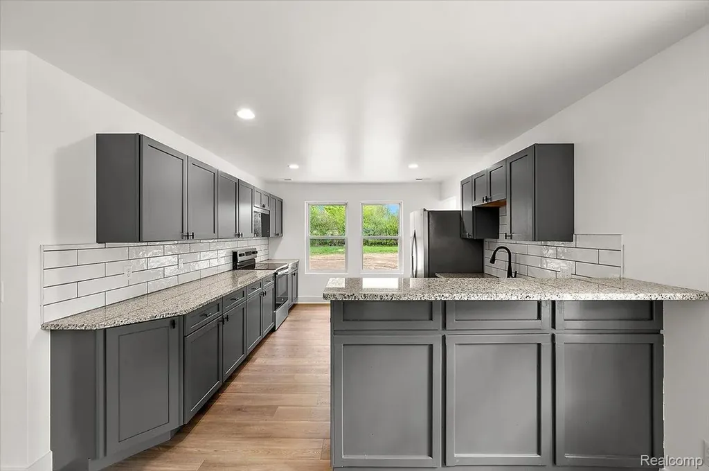 6165 Woodsdale Drive Grand Blanc Charter Township MI 48439